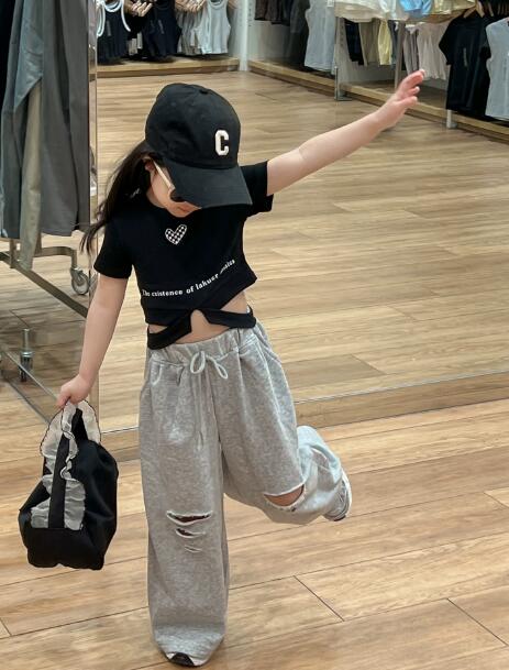 2025子供服　キッズ トップス Tシャツ　ズボンわけて販売3400